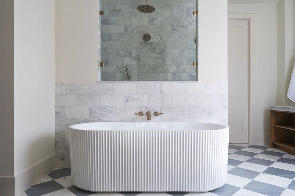 Freestanding bathtub — Select Custom Home