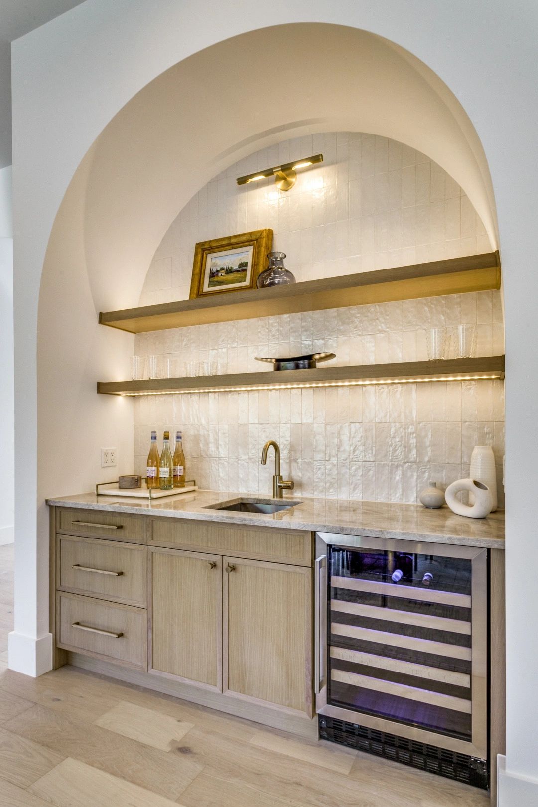 Arched wet bar — Select Custom Home
